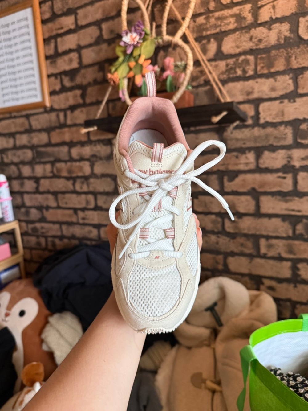 New Balance 408 Cream and Pink Mesh Suede Sneakers Size 8.5 Athleisure Dad Shoe - Picture 4 of 12